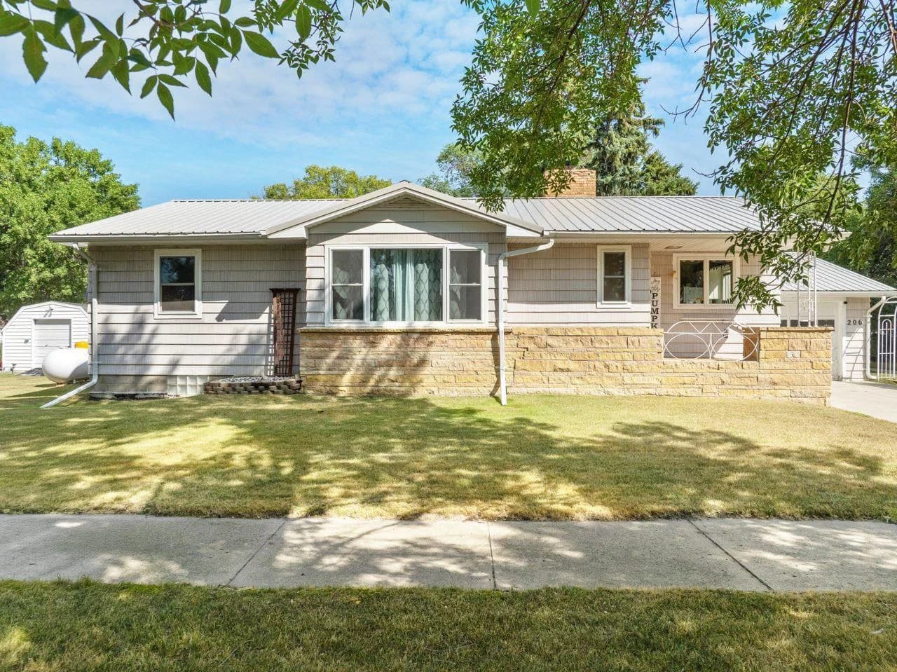206 4th Ave SW, Towner, ND